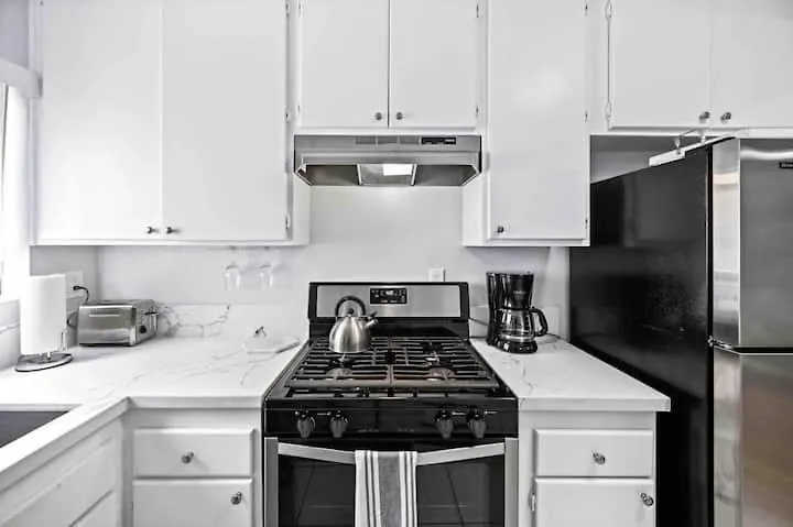 Elegant Beachside 2 Bed 2 Bath Long Beach Apartment