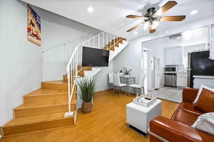Elegant Beachside 2 Bed 2 Bath Long Beach